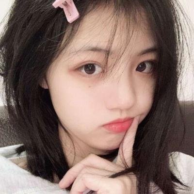 与一位女士合影
